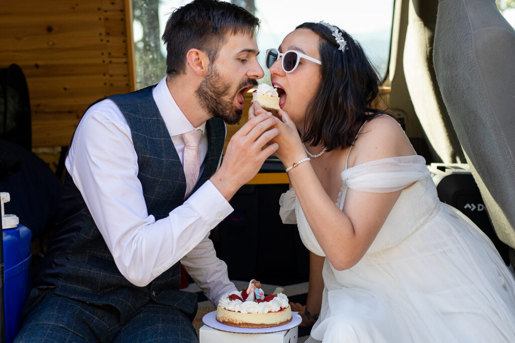 candid cake cutting moments
