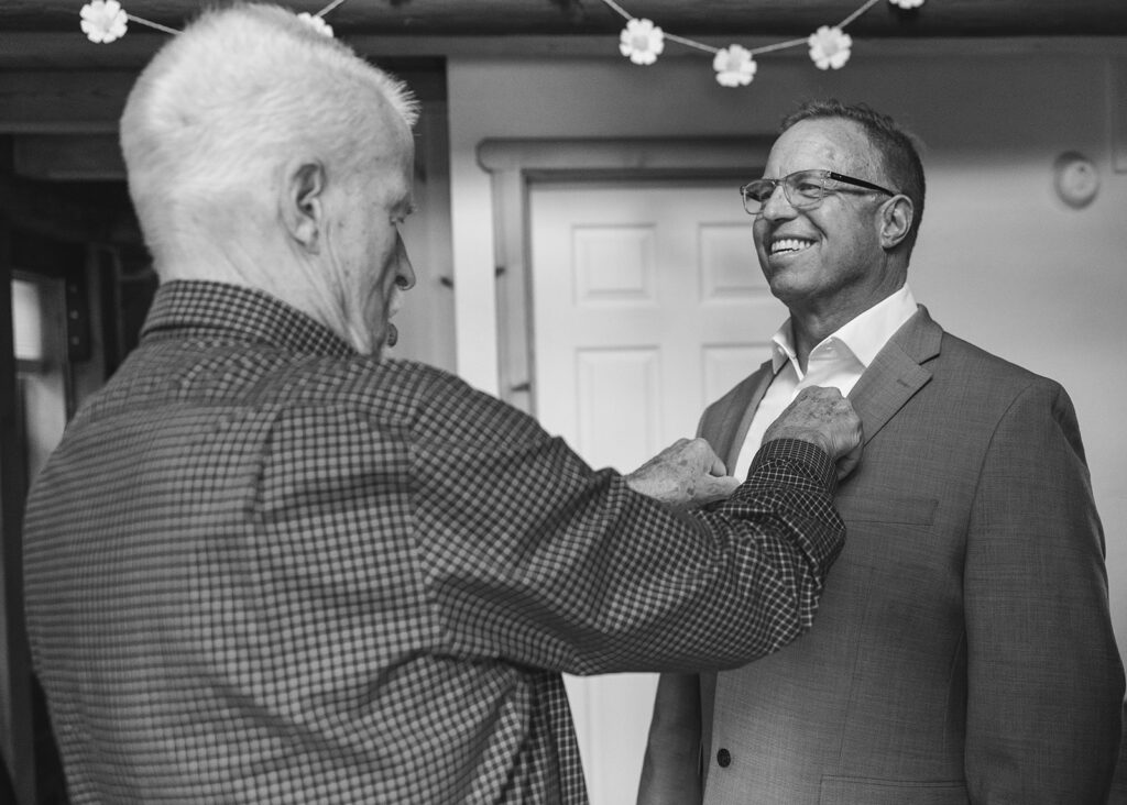 groom getting ready at a cabin in desolation hotel